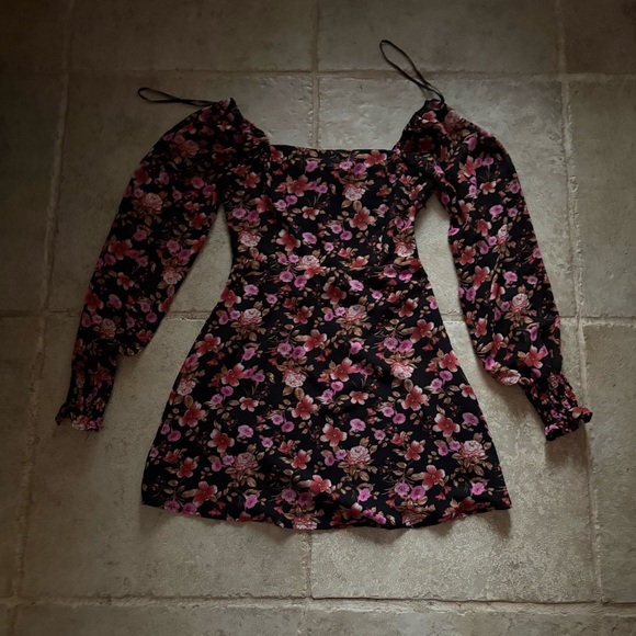 Forever 21 Dresses & Skirts - Forever 21 Floral Long Sleeve Dress - Black and Pink